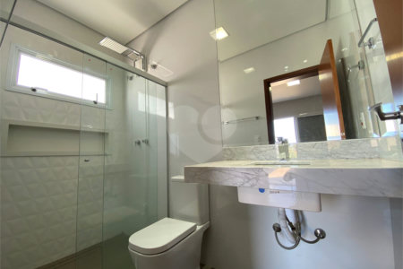 Casa com alto padrão de acabamento para venda no Condomínio Montreal.