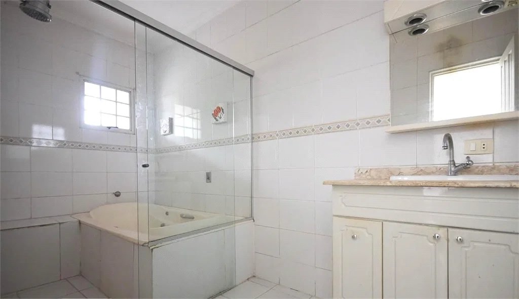 Casa à venda, 4 dormitórios(3 suítes). estuda permuta.