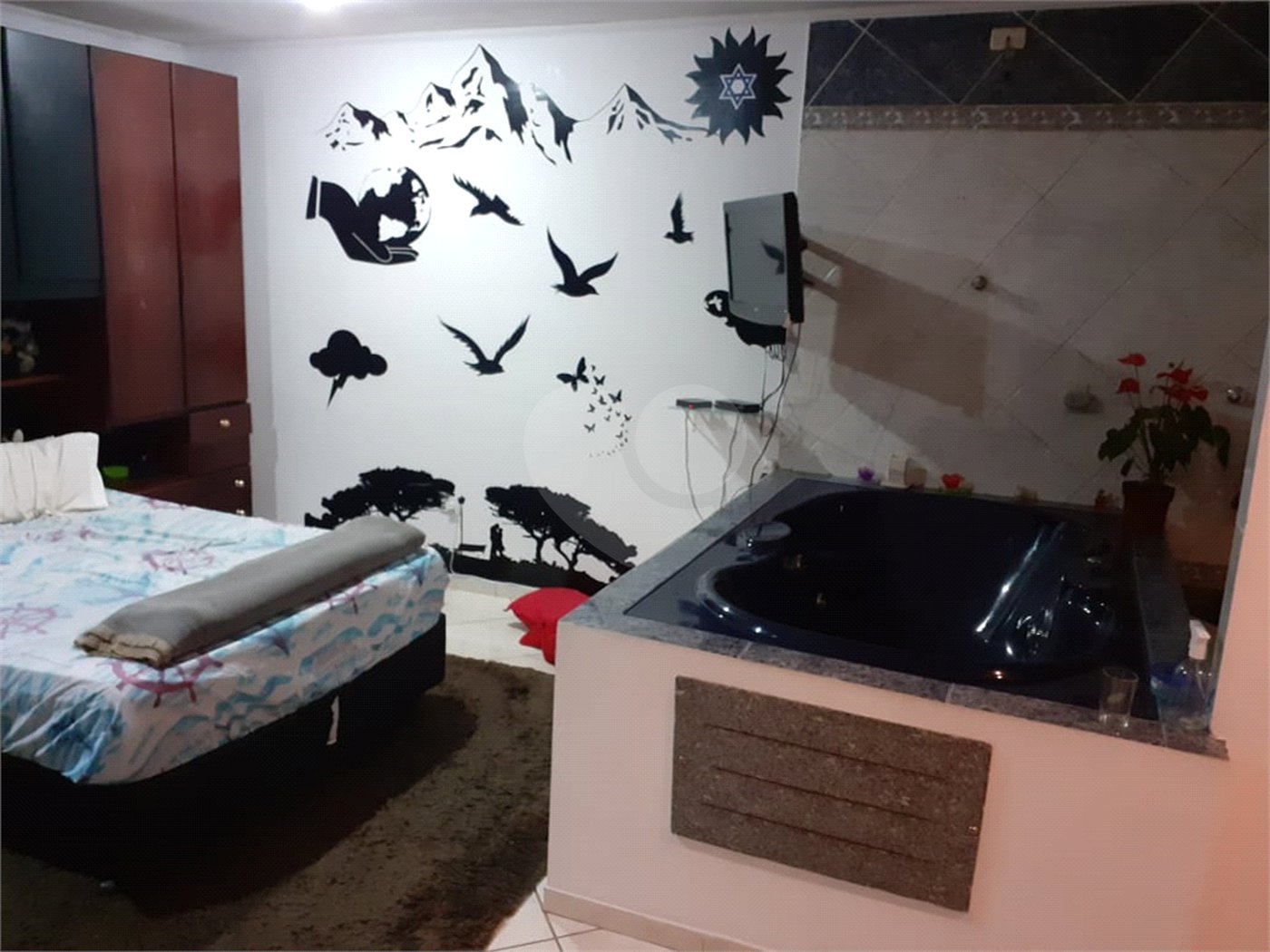Casa com salão adjacente gerando renda!