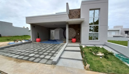 Casa à venda com 3 quartos, sendo 1 suíte,  no condomínio Reserva Aquarela, São Carlos - SP