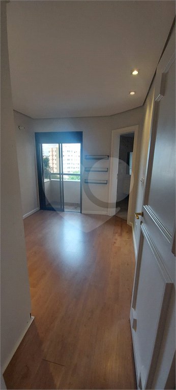 Apartamento à venda no Campo Belo de 245m² com 3 suítes e 3 vagas