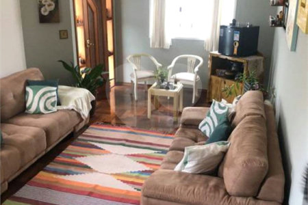 Casa em Condomínio em Urbanova, São José dos Campos/SP.