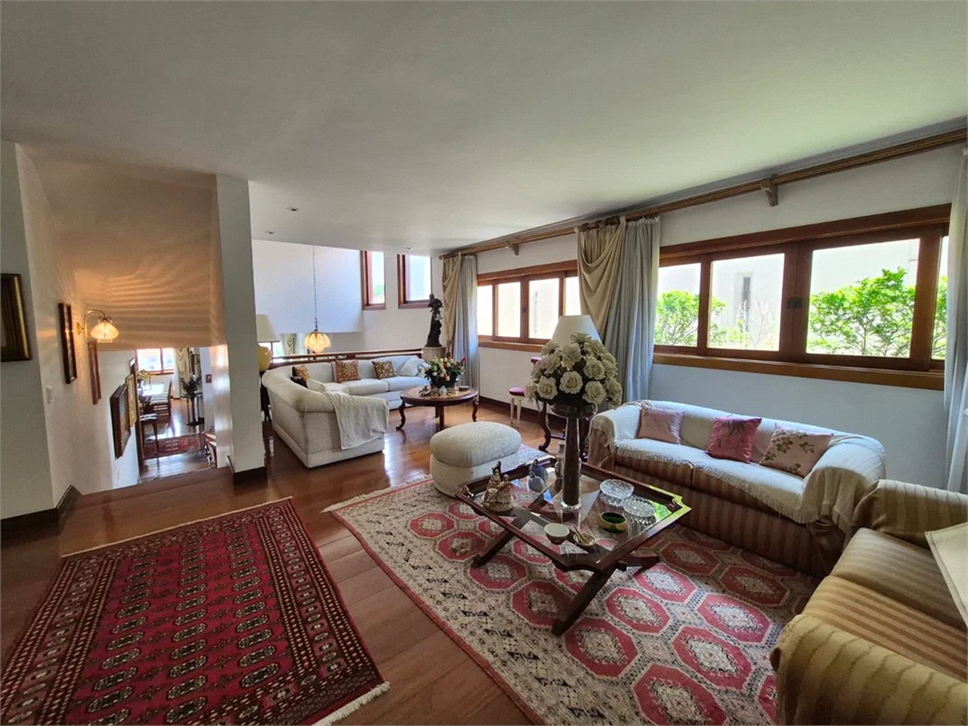 Casa de Vila à venda ou para alugar com 4 quartos, sendo 2 suítes, em Jardim Leonor, São Paulo, SP