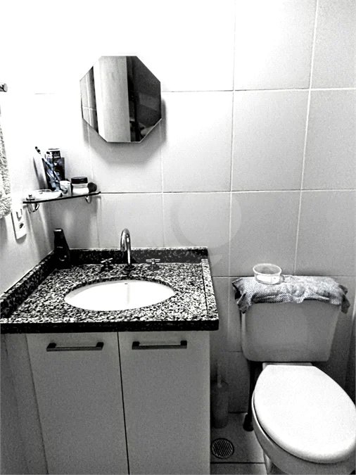 Apartamento à venda com 38m² e 1 dormitório, localizado no bairro Jardim Flor da Montanha.