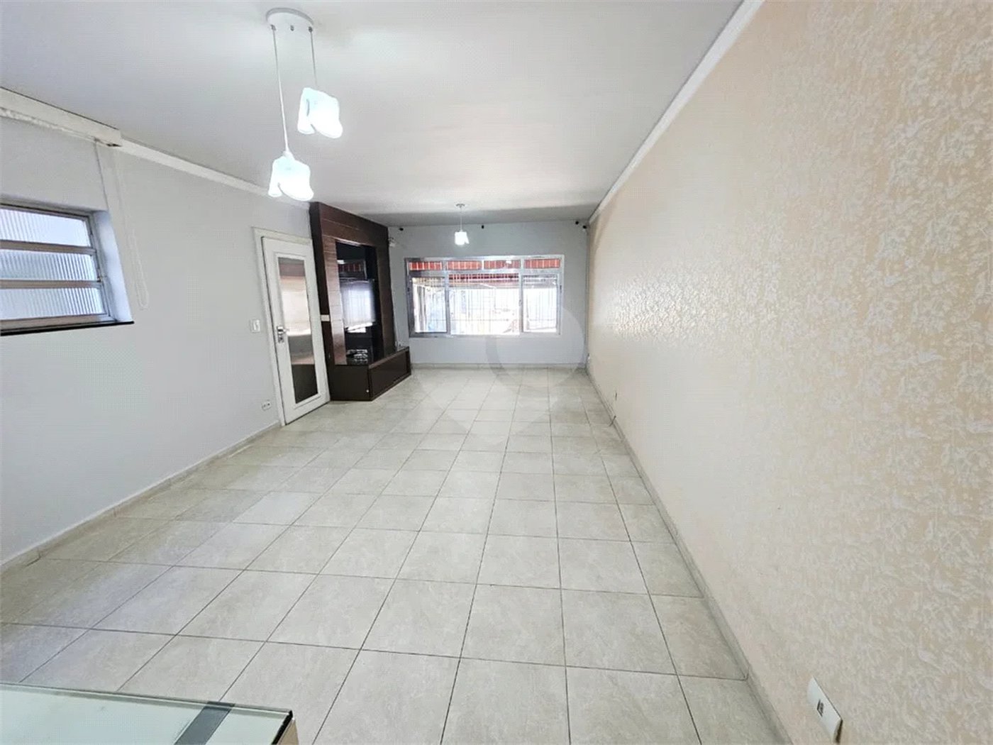 4 dormitórios, 1 suíte, 3 banheiros, 2 vagas, Área Total: 130,00 m², Construído: 174,00 m²