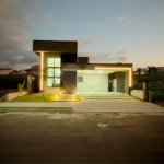 Casa térrea 3 dormitórios (3 suítes), espaço gourmet, piscina, 2 vagas garagem, condomínio fechado com ampla área lazer