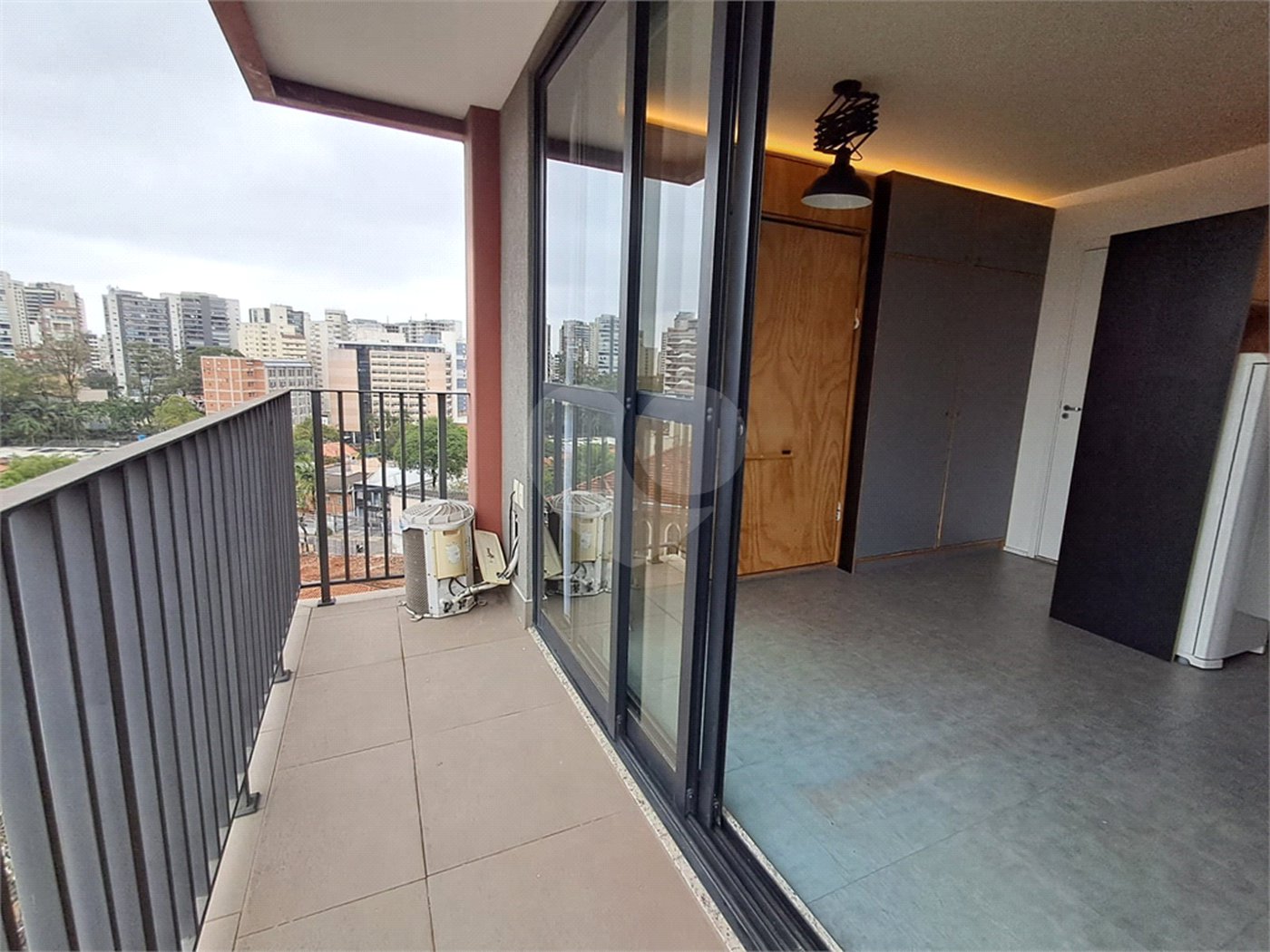 Studio de 25m² mobiliado e com varanda condomínio com lazer Vila Mariana