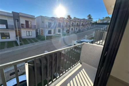 Casa à venda com 3 quartos, sendo 1 suíte, no condomínio Marselha VI, São Roque - SP