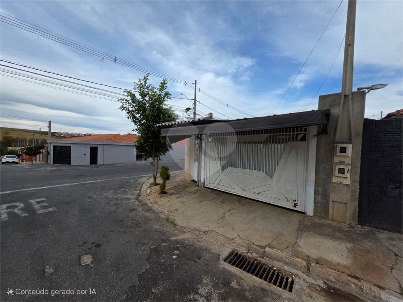 Casa com edícula no Abdelnur.