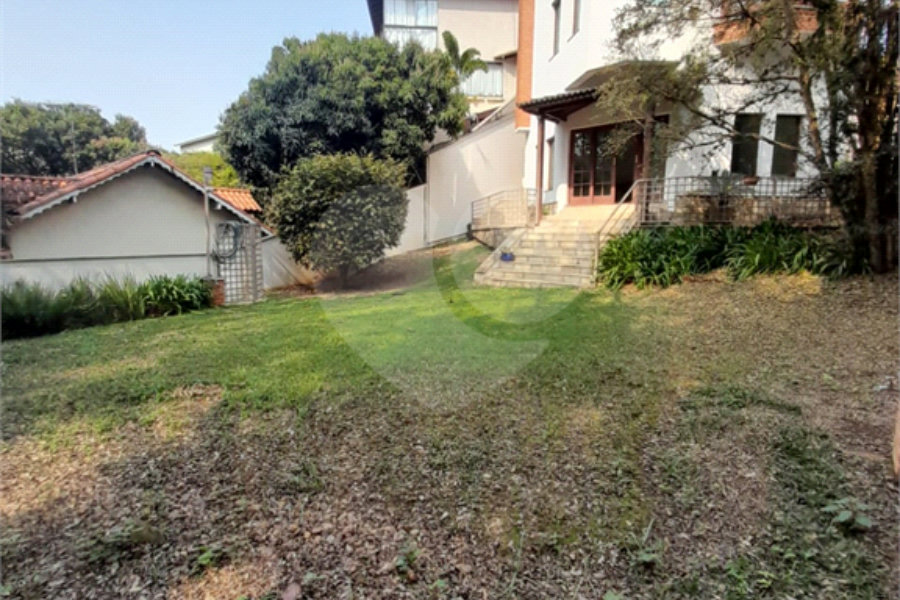 3 AMPLAS SUITES MAIS ECRITORIO MUITO VERDE E AMPLO QUINTAL
