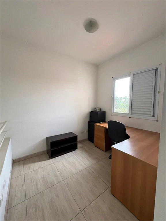 Casa à venda com 3 quartos, sendo 1 suíte, no condomínio New Village, Cotia - SP