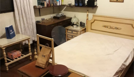 Casa Térrea à venda com 4 quartos, sendo 1 suíte,  em Vila Regente Feijó, São Paulo, SP
