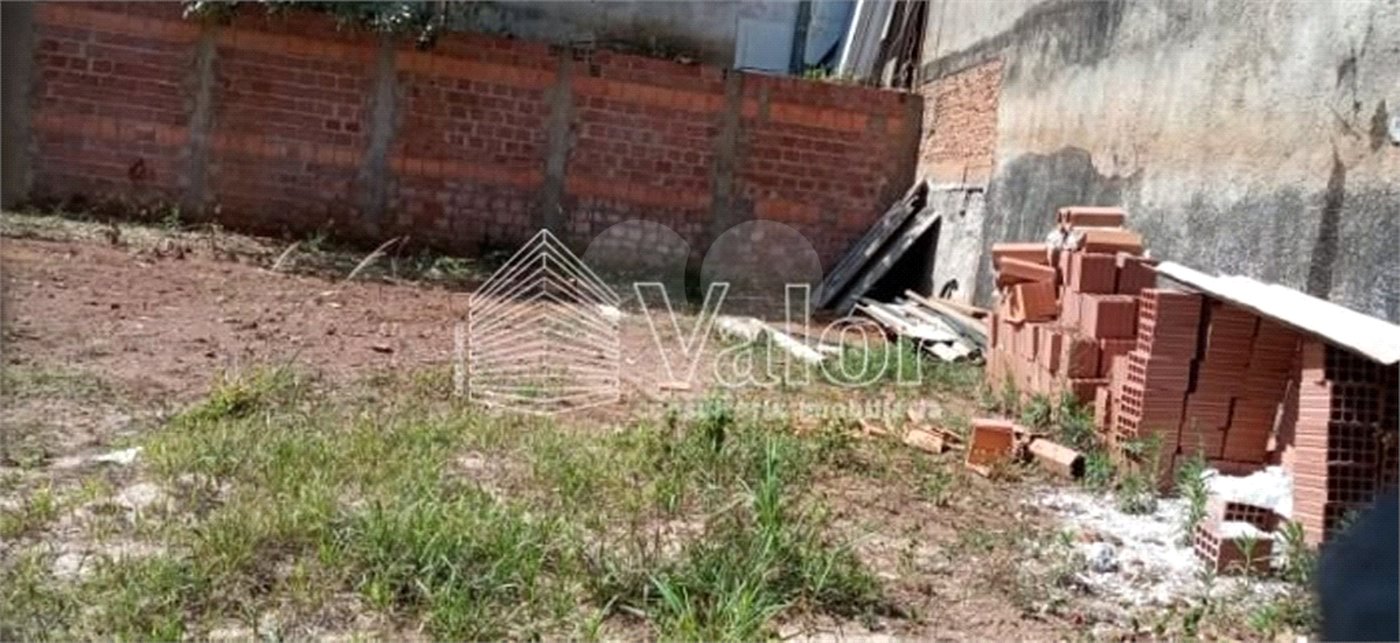 Terreno com 211,60 m² de área total.