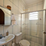 Casa térrea em Atibaia com 3 dormitórios (2 suítes), piscina, espaço gourmet, condomínio fechado