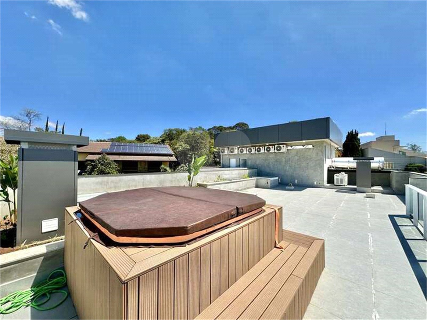 Casa Contemporânea e Mobiliada no Condomínio Palos Verdes – A Essência do Alto Padrão na Granja Viana – 7 suítes, 4 pavimentos com elevador