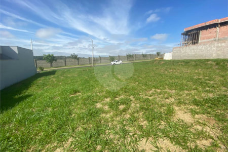 Lote no Condomínio Village Damha IV