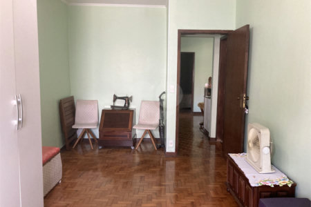 Casa com 4 dormitórios na Saúde.