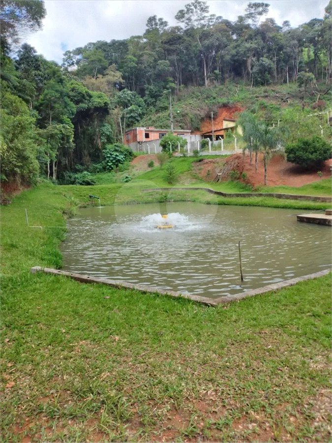 Vende-se chácara com lago Nazare Paulista com 3.000 m²