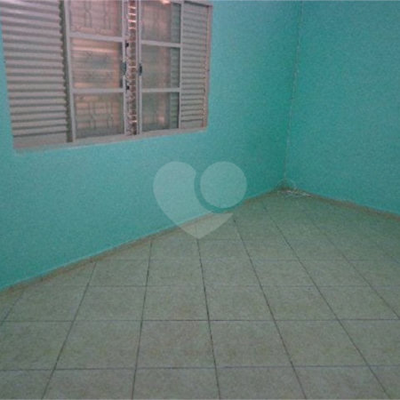Casa Térrea com 2 dormitórios.