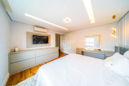 Apartamento na Mooca com 204m² com sacada gourmet com 4 suítes e 4 vagas condominio clube Aceita Permuta