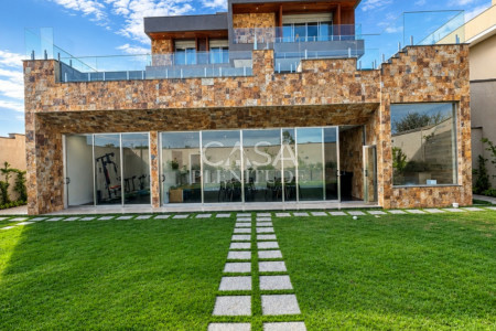Casa nova no Saint Patrick com 926 m², 5 suítes, elevador e piscina aquecida, saúna em Sorocaba