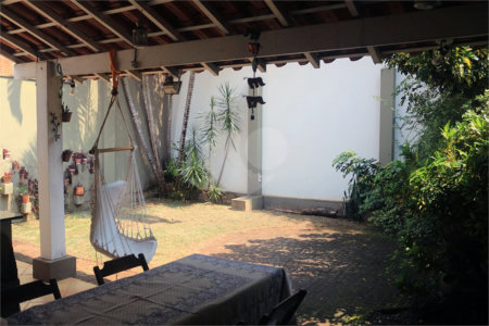 Casa térrea no Condomínio Parque dos Ipês.