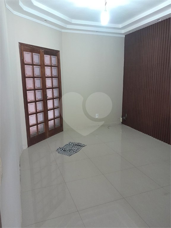Sobrado á venda, com 03 Dormitórios, em Ibaté.