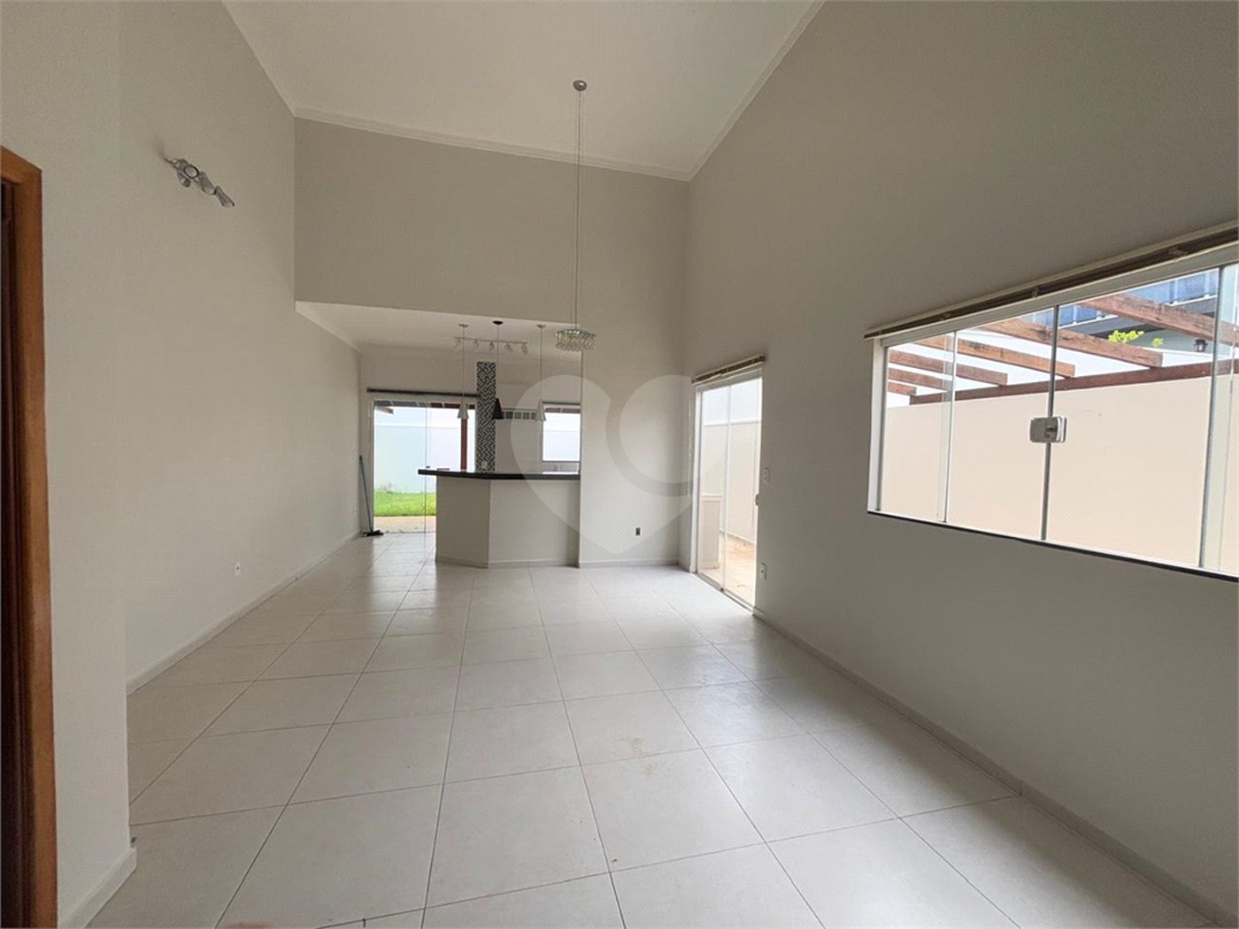 Vende-se casa no Village Damha II