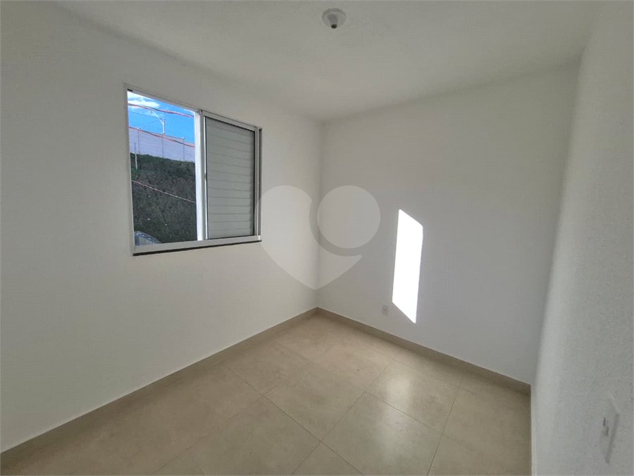 Indaiatuba - Sp - Vila Vic Florença - R$ 290.000,00 - Apartamento de 48m²,, no andar de cima, dois quartos, um banheiro, cozinha e sala, uma vaga de garagem. Condomínio fechado. Apartamento está do jeito que foi entregue . Area de lazer no condominio - Área do condomínio: Churrasqueira