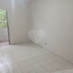 Apartamento super bem localizado, com 01 dormitório e armário embutido