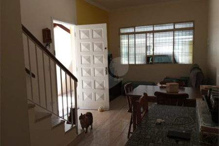 Terreno á venda com 2 casas na Vila Rosália, Guarulhos, SP.