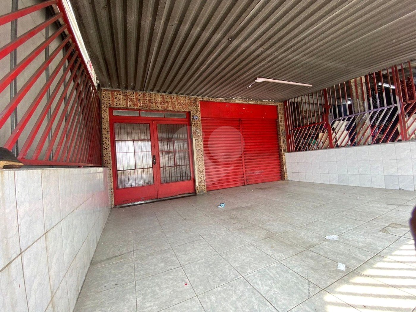 Casa comercial com 420m² , 3 banheiros , 5 vagas de garagem , à venda em São Mateus.