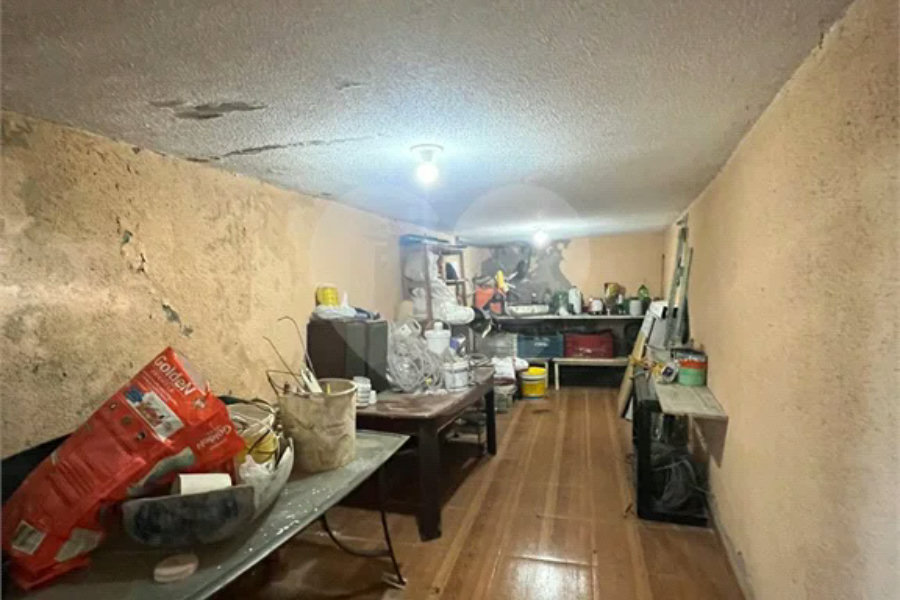 Casa ampla no bairro Terra Rica com 3 pavimentos e excelente estrutura.