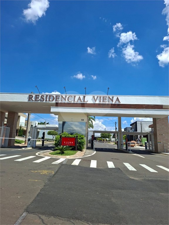 Indaiatuba - Condominio Viena - Terreno com 250 ms - sendo 10 ms de frente por 25,00 ms de fundos - área de lazer completa com academia, churrasqueira, piscina para adultos e crianças, playground e salão de festas.Segurança 24 horas -. Venha conhecer essa incrível oportunidade! R$ 420.000,00