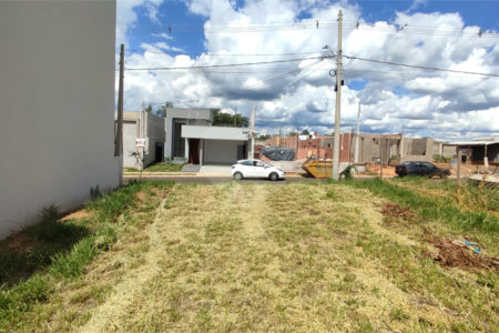 Lote à Venda em São Carlos, no Condomínio Villeneuve I