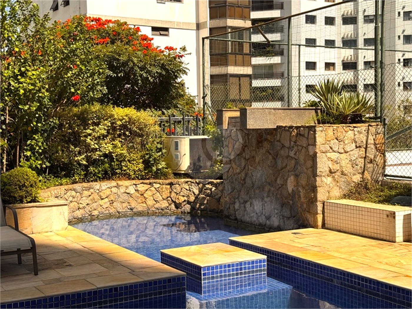 Higienópolis: Apartamento de 350 m2, 4 suítes, 5 vagas.