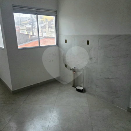Apartamento com 48m², distribuídos em 2 dormitórios, sala, cozinha e 1 banheiro.