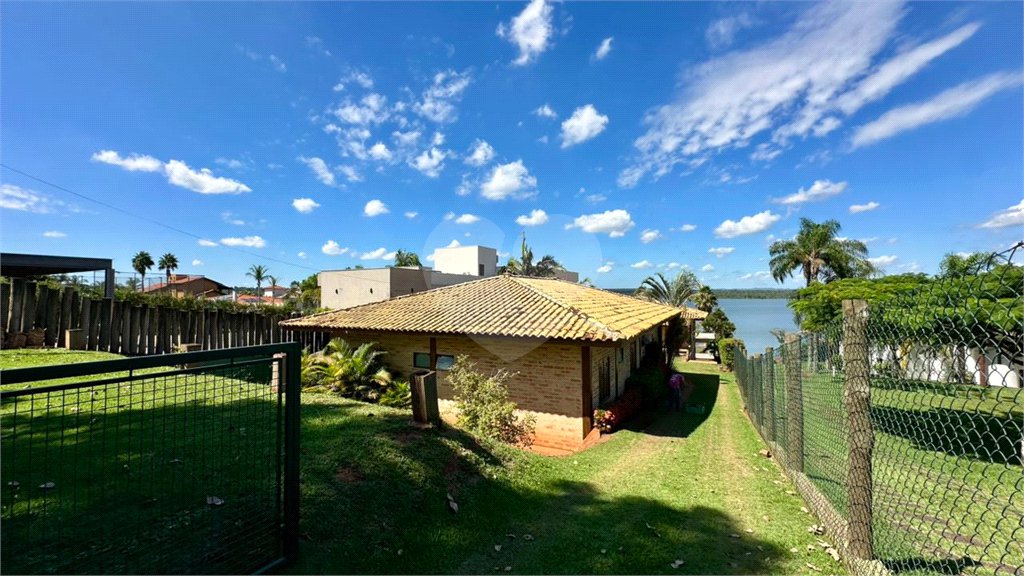 Casa para venda no Condomínio Vivenda do Broa.