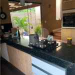 Casa Térrea com Acabamento em Tijolo Aparente e Quintal Amplo - Próximo ao Shopping Iguatemi