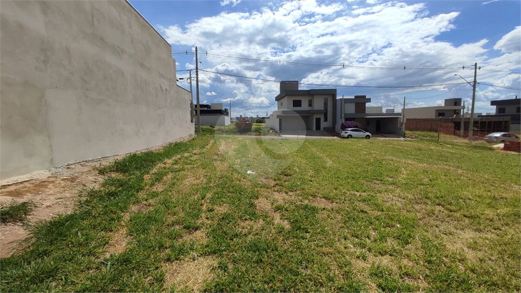 Lote à Venda em São Carlos, no Condomínio Villeneuve I