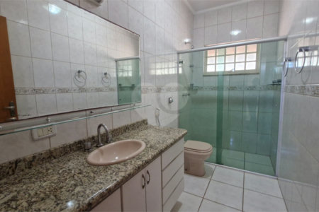 Casa sofisticada à venda em bairro nobre de Atibaia | 3 dormitórios | 408 m²