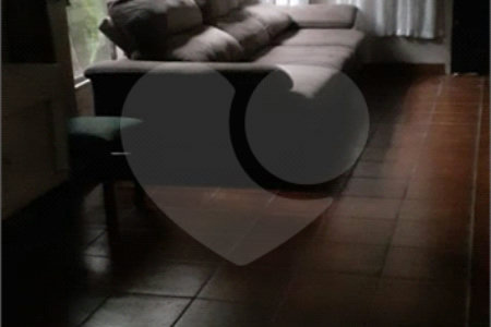 Casa Térrea Ampla com 4 Dormitórios, Suíte e Quintal à Apenas 15 Minutos do Estação Tatuapé.