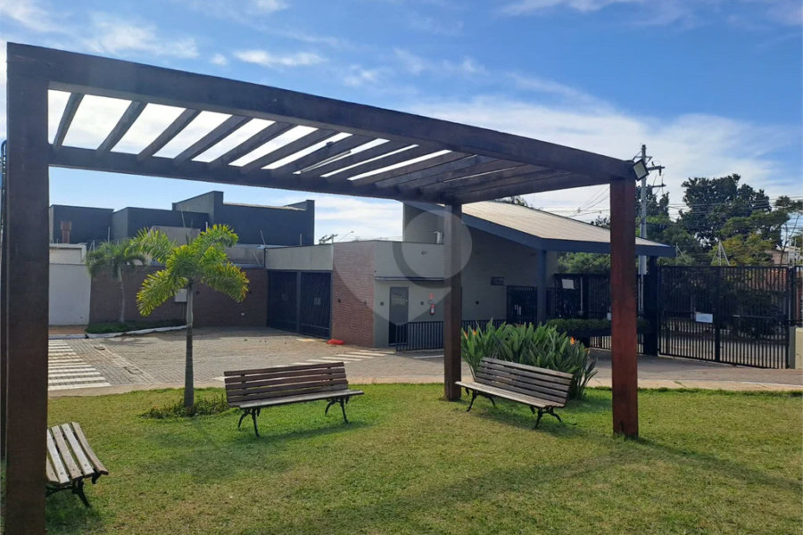 Linda Casa 3 dormitórios com piscina - R$ 950.000,00