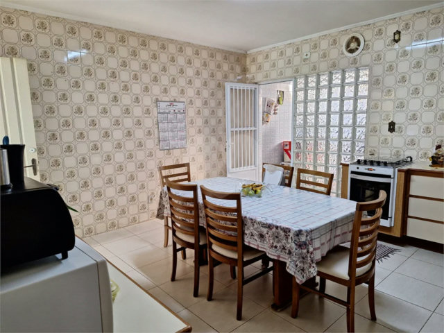 Sobrado à venda com 3 quartos, sendo 1 suíte,  em Santa Maria, Santo André, SP