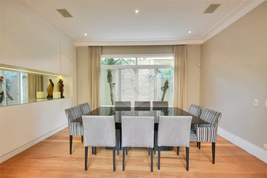 Casa impecável em terreno de 546m2