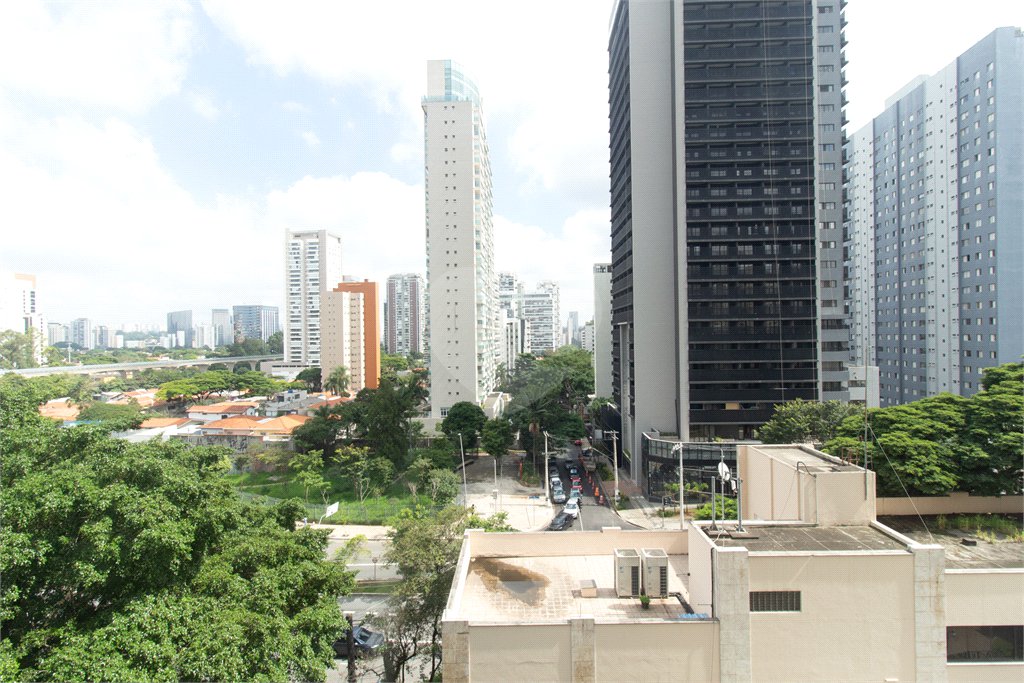 Apartamento a venda no Campo Belo, 192 M², 3 suites, 3 vagas, lazer e próximo ao metrô