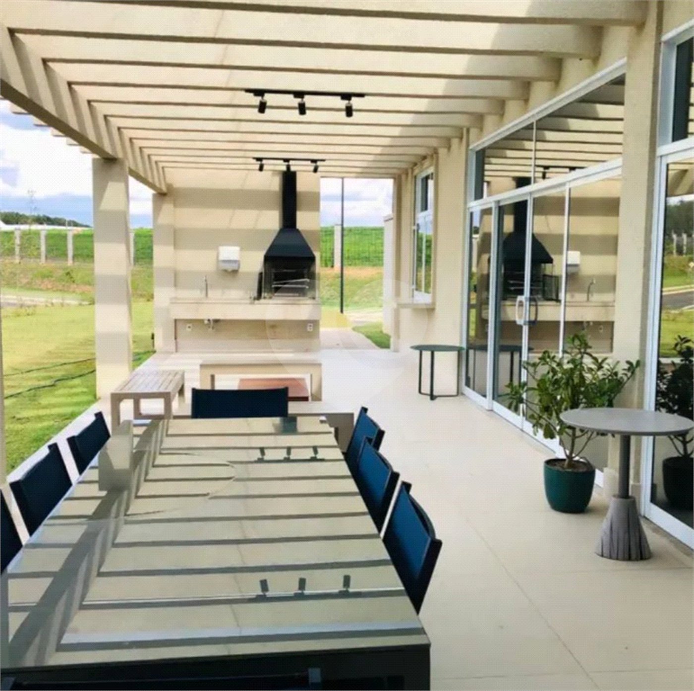 Indaiatuba - Villa dos Pinheiros - terreno com 680,37 ms - R$ 1.490.000,00 - condominio - R$ 1.450,00 - iptu - R4 520,00 - Com segurança inteligente, fiação e internet por fibra ótica subterrâneas, gás encanado e uma exuberante área verde preservada com nascentes naturais, Salão de festas, lounge
