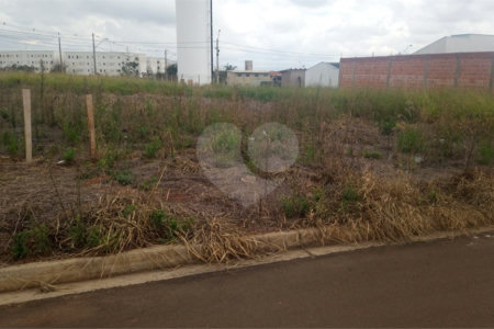 Lote no Jardim do Bosque, aceita financiamento ou aquisição de terreno e construção