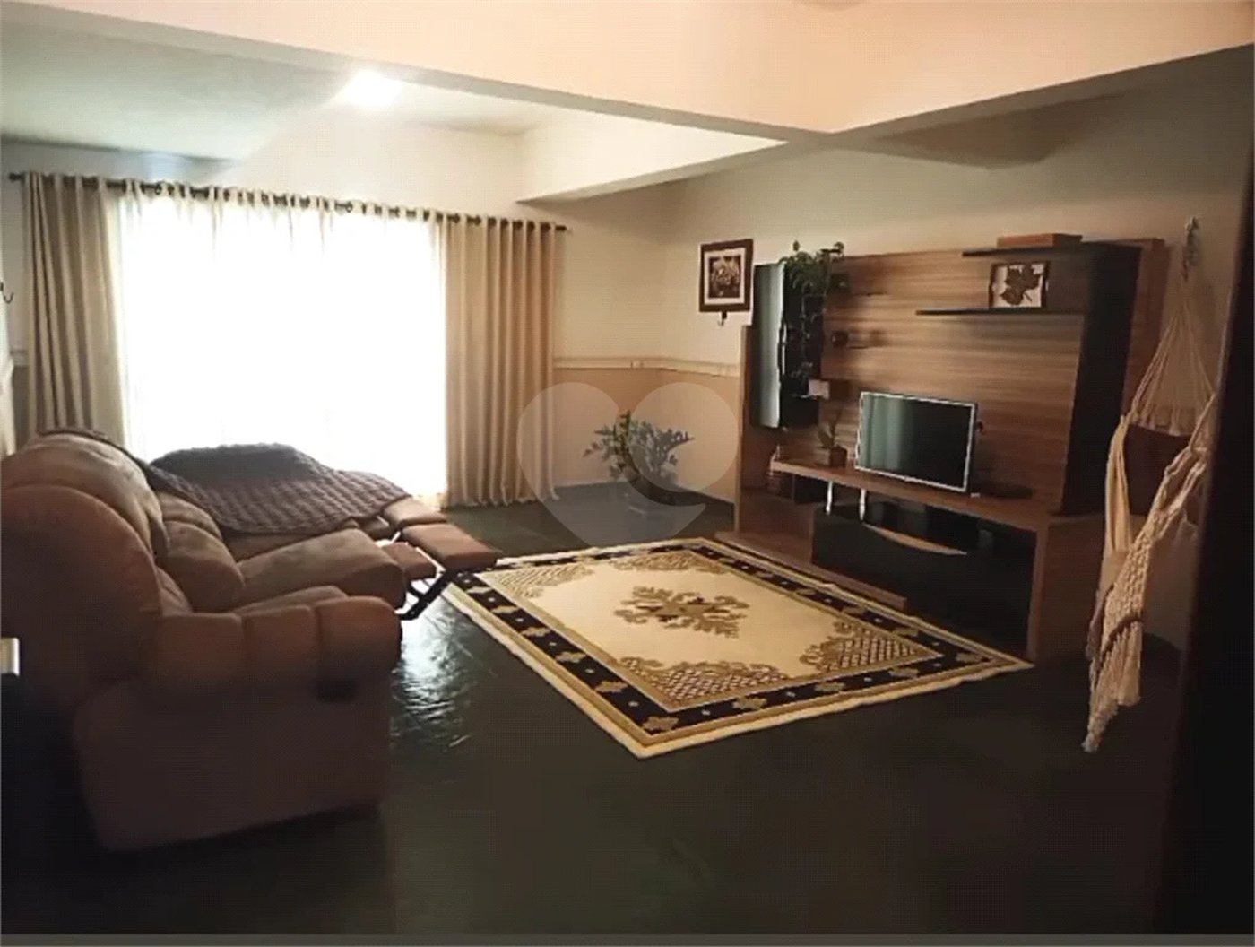 Sobrado de 242 m² com 3 Suítes e 4 Vagas de Garagem no Ipiranga