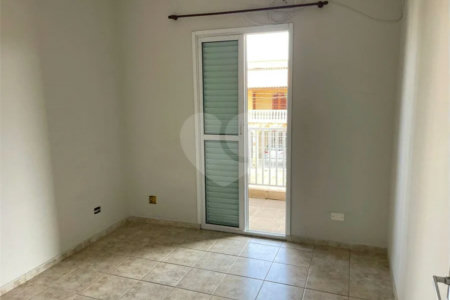 Sobrado com 4 dormitórios, 2 suítes, closet, varandas, escritório, jardim de inverno, espaço gourmet com churrasqueira e fogão a lenha e 3 vagas.